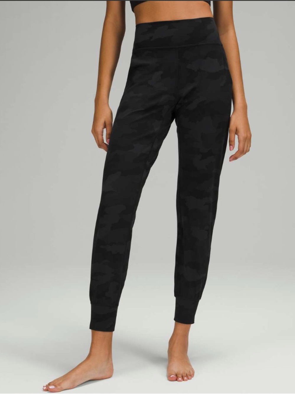 Lululemon sz 2 GUC Align Jogger 28"
Heritage 365 Camo Deep Coal Multi